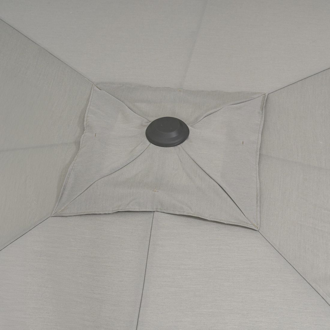 Fritthengende parasoll Saint Tropez 300x300cm antrasitt - OUTLIV.