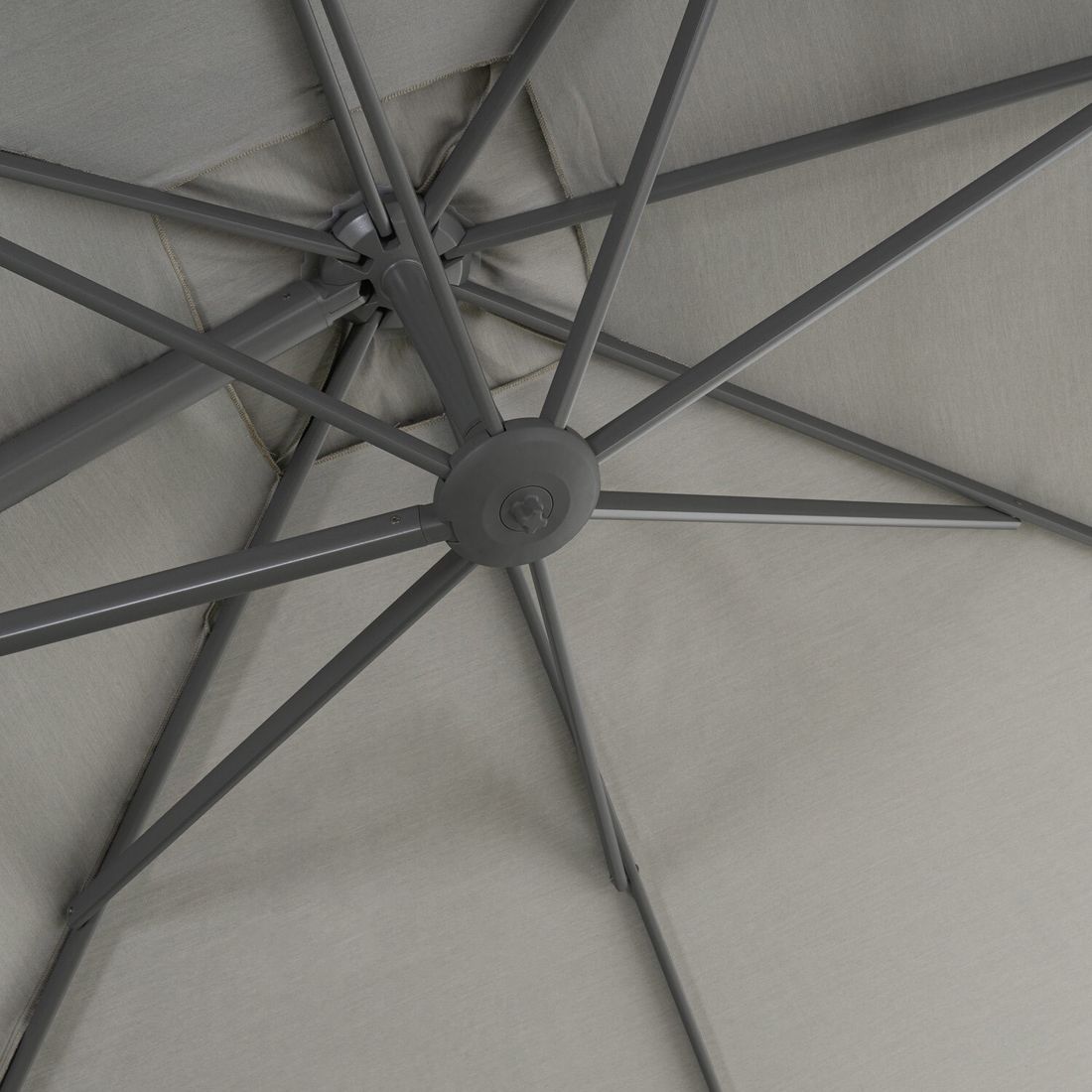 Fritthengende parasoll Saint Tropez 300x300cm antrasitt - OUTLIV.