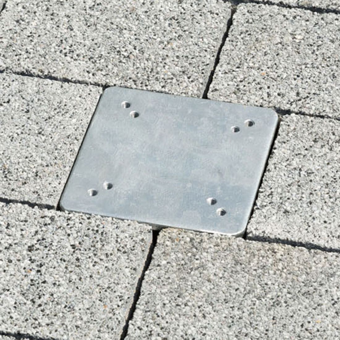 Bakkeforankring for parasoll 16x16 cm sølv Schneider bakside