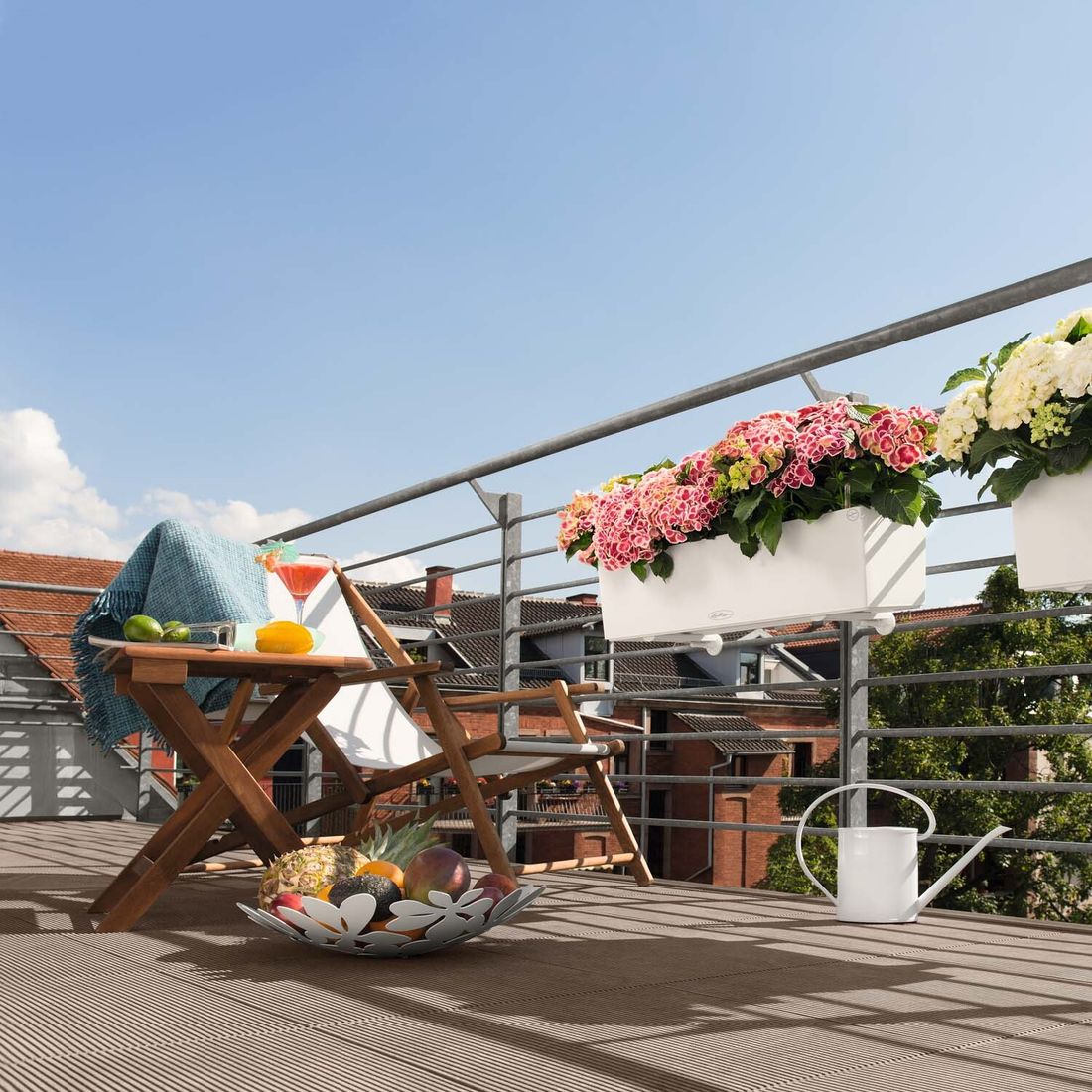 Balkongkasse Balconera Color 80 med substrat hvit på terrasse