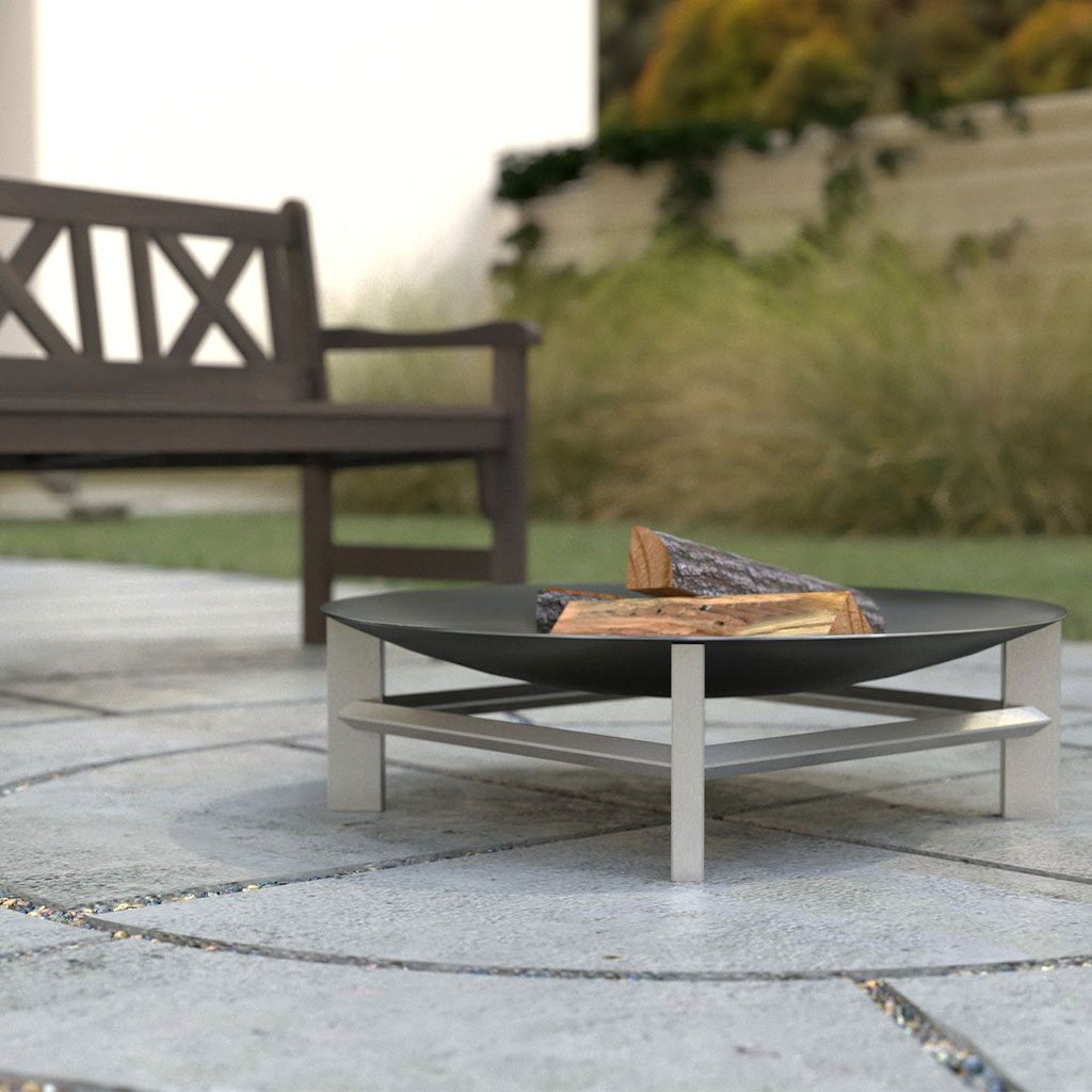 Montert Bålpanne Alpha XXL rustfritt stål/råstål på terrasse