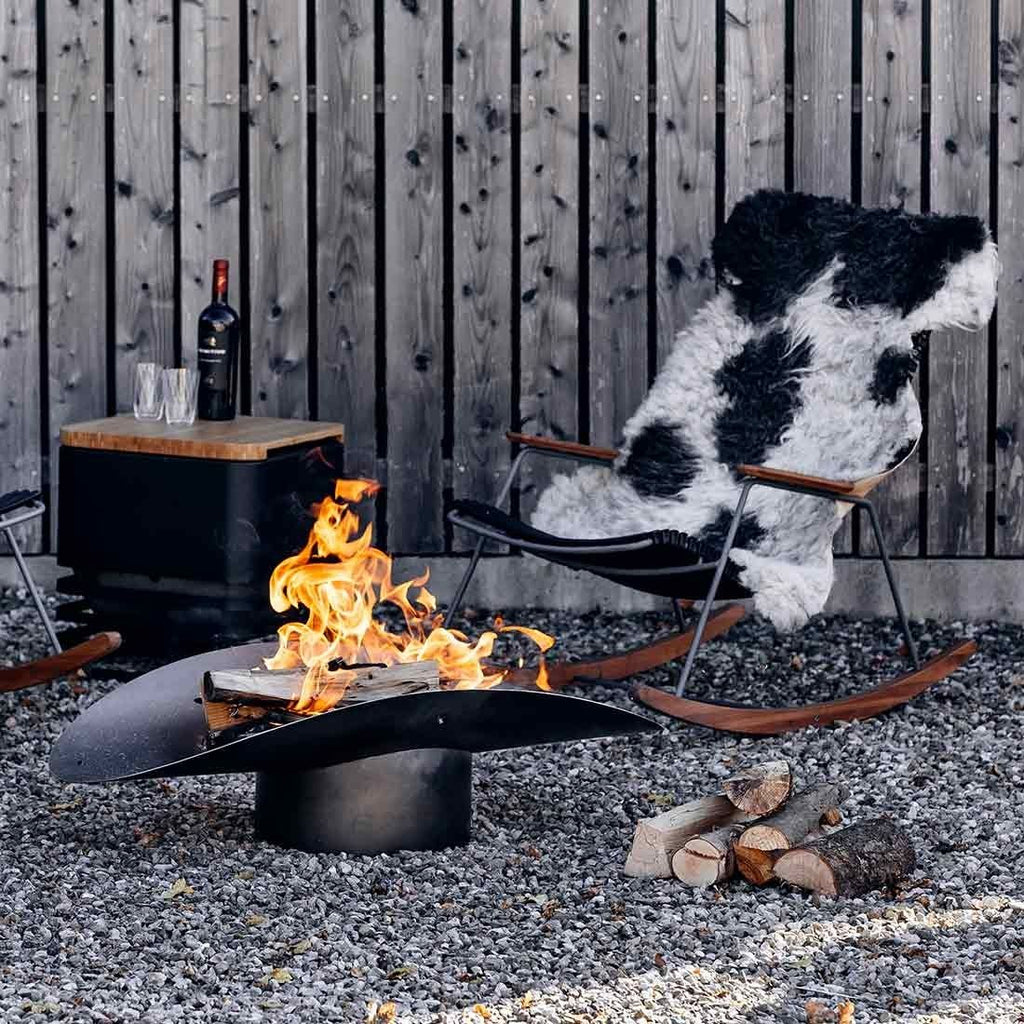 Montert Bålpanne ELLIPSE cortenstål 110x36 cm på terrasse