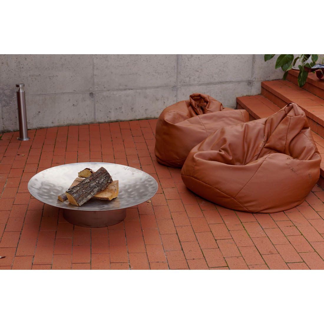 Montert Bålpanne Grace rustfritt stål Ø80 cm på terrasse