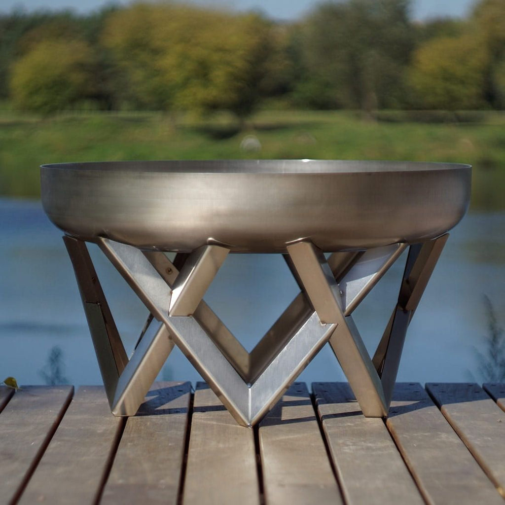 Montert Bålpanne Venta Ø63 cm rustfritt stål på terrasse