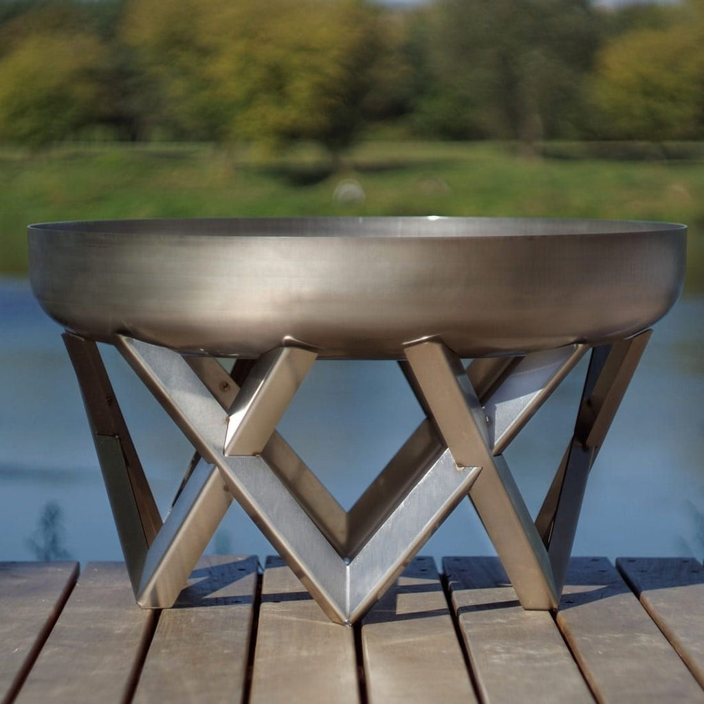 Montert Bålpanne Venta Ø79 cm rustfritt stål på terrasse