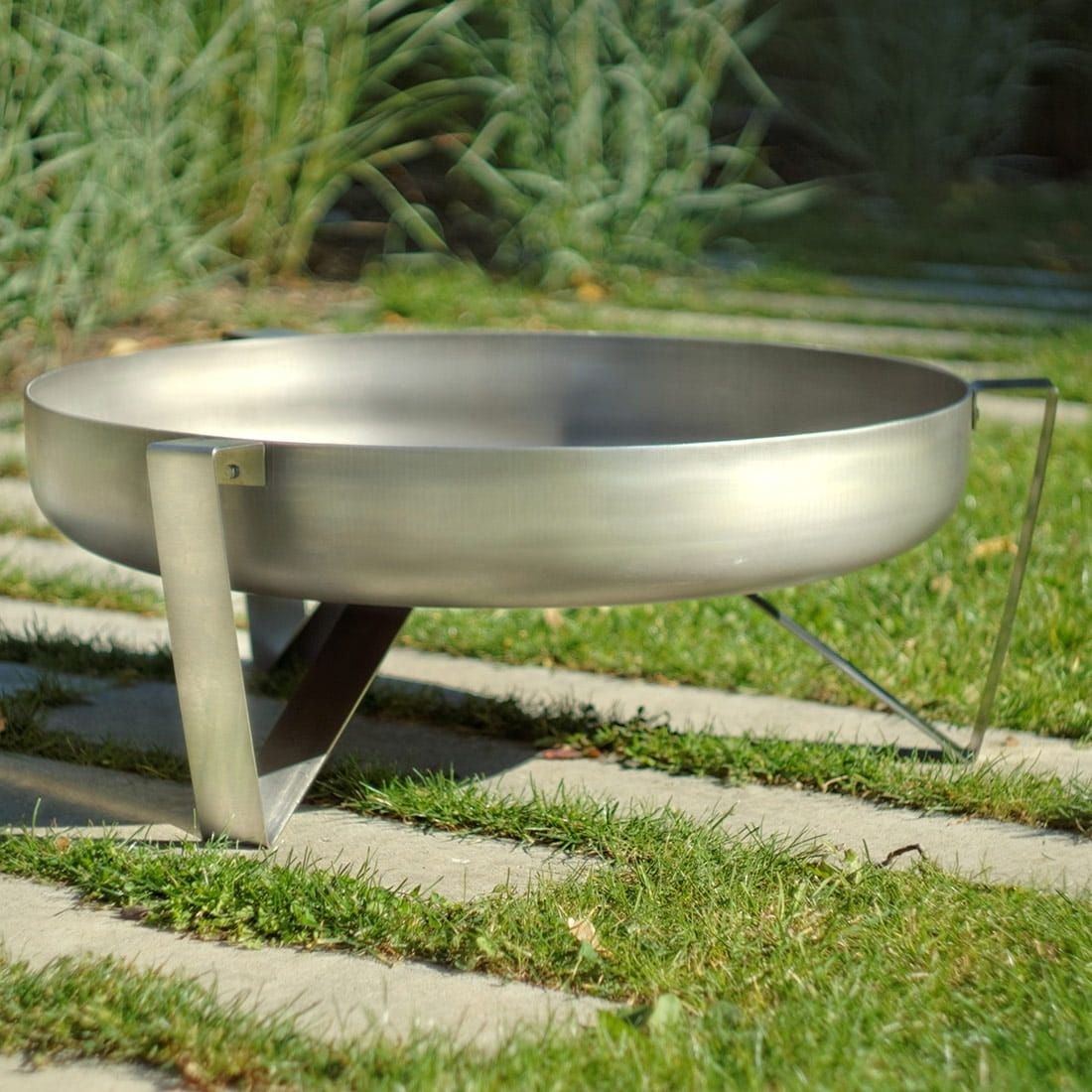 Montert Bålpanne VOMA rustfritt stål med understell på terrasse