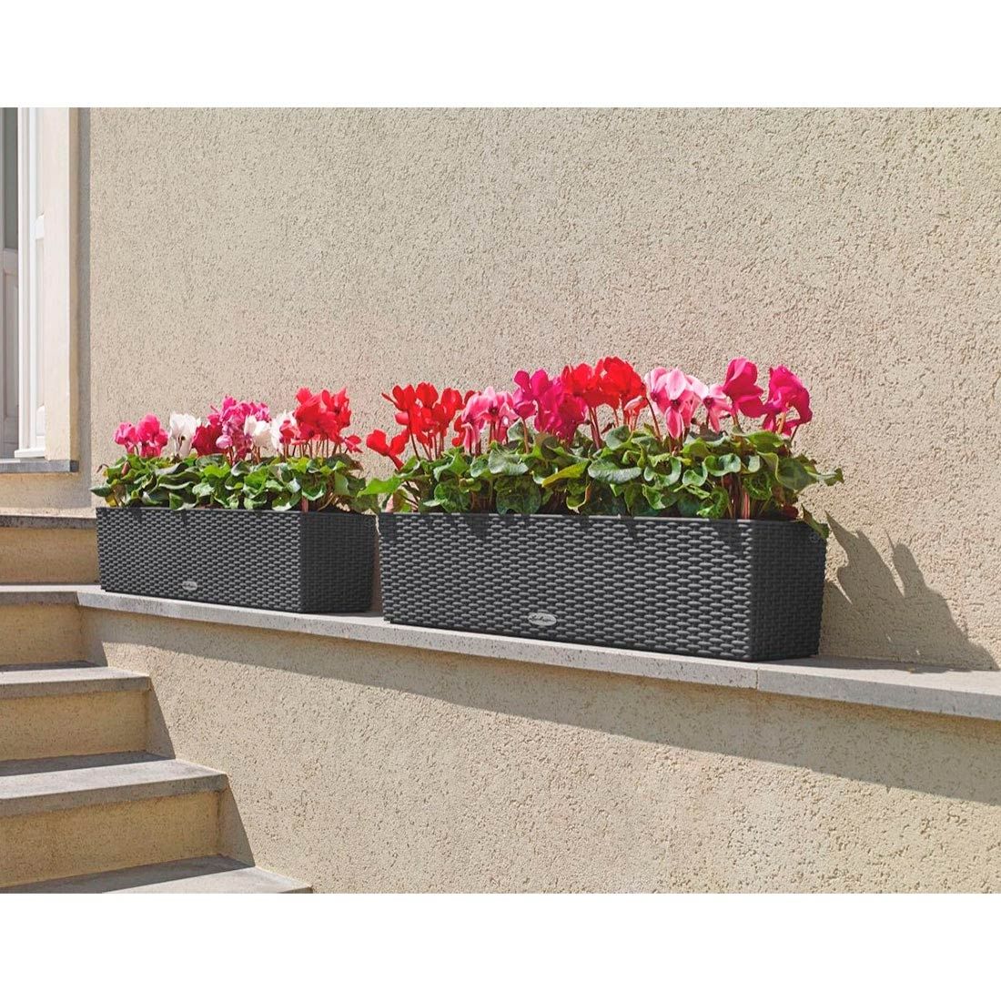 Blomsterkrukke Balconera 80 granitt plast montert på terrasse