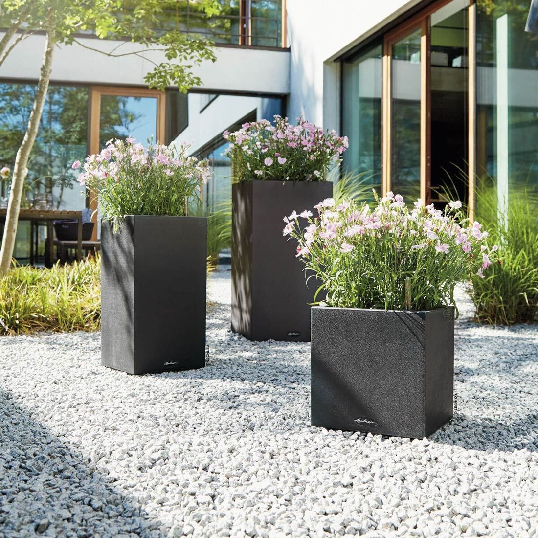 Blomsterkrukke Canto 30x30x56 cm plast grafittsvart sett fra siden