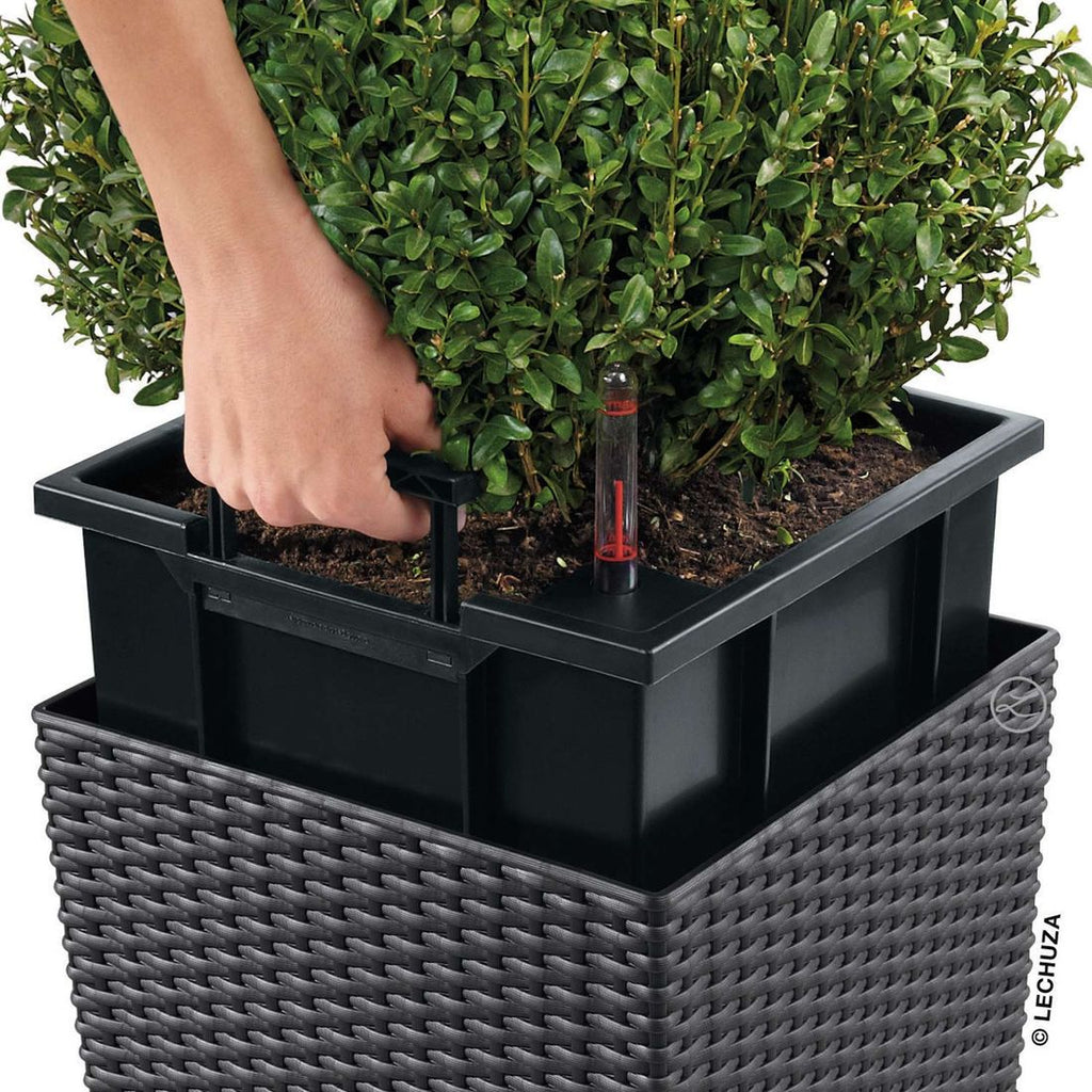Blomsterkrukke Cube 50x50x50 cm plast granitt montert på terrasse