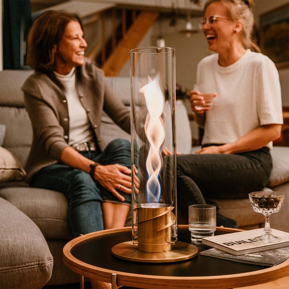 Bordild Spin 1200 rustfritt stål og glass montert på bord