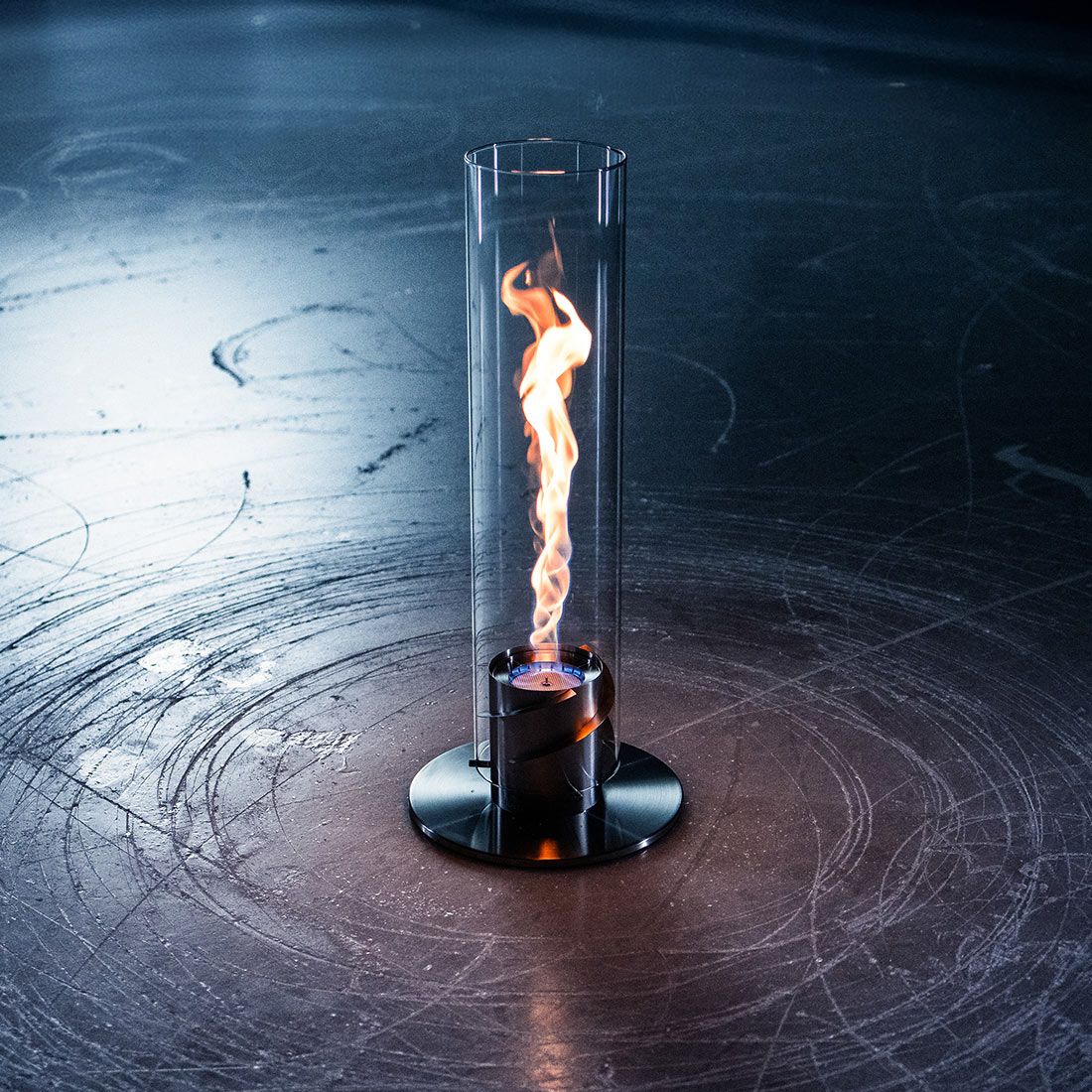 Bordild Spin 1500 rustfritt stål Ø15x67cm sølv nærbilde av glassylinder