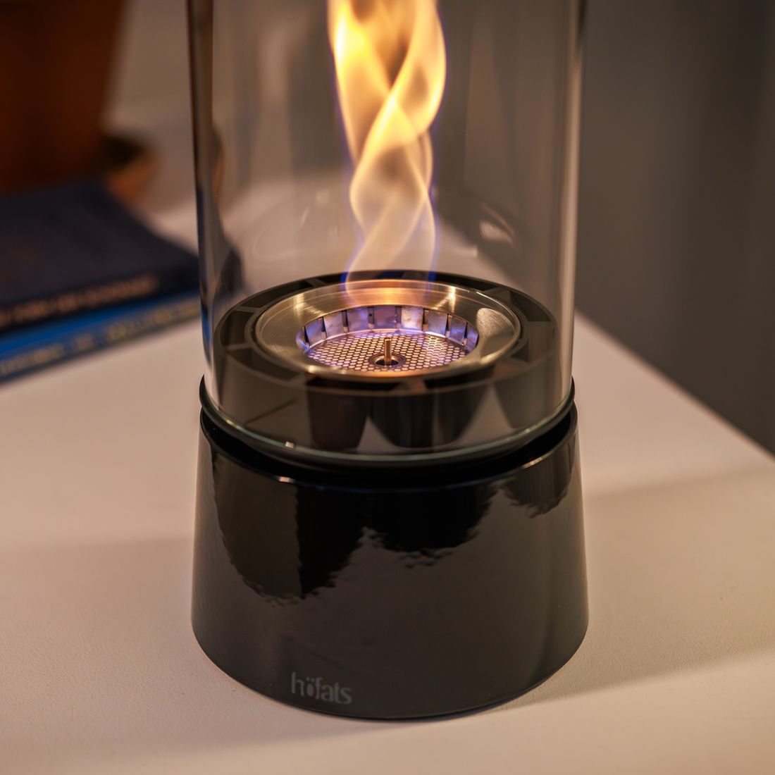 Bordild SPIN Air 1200 jern Ø13,8x54 cm svart flamme i mørket