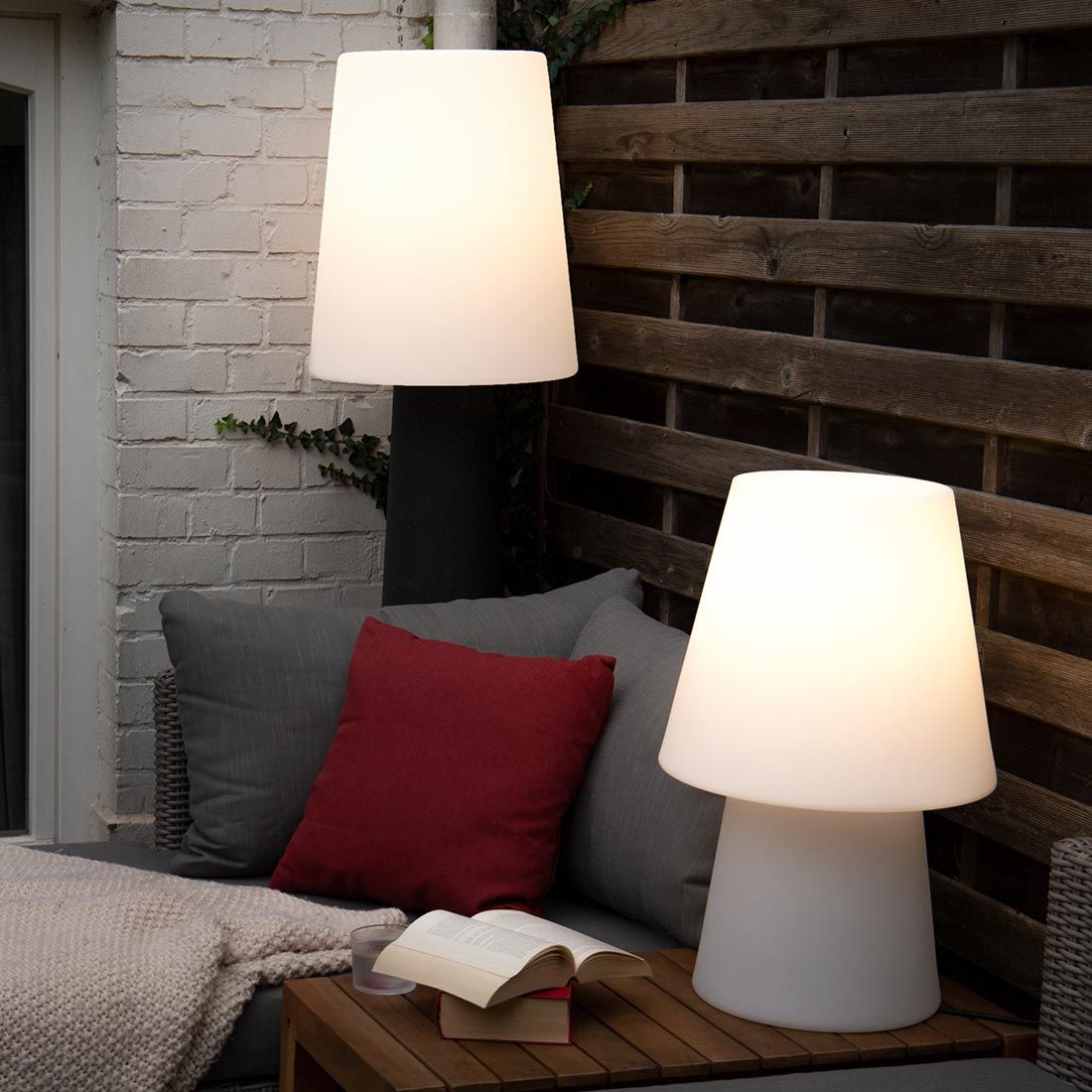 Montert bordlampe ute High Light PLUS SMART H60 cm LED på terrasse