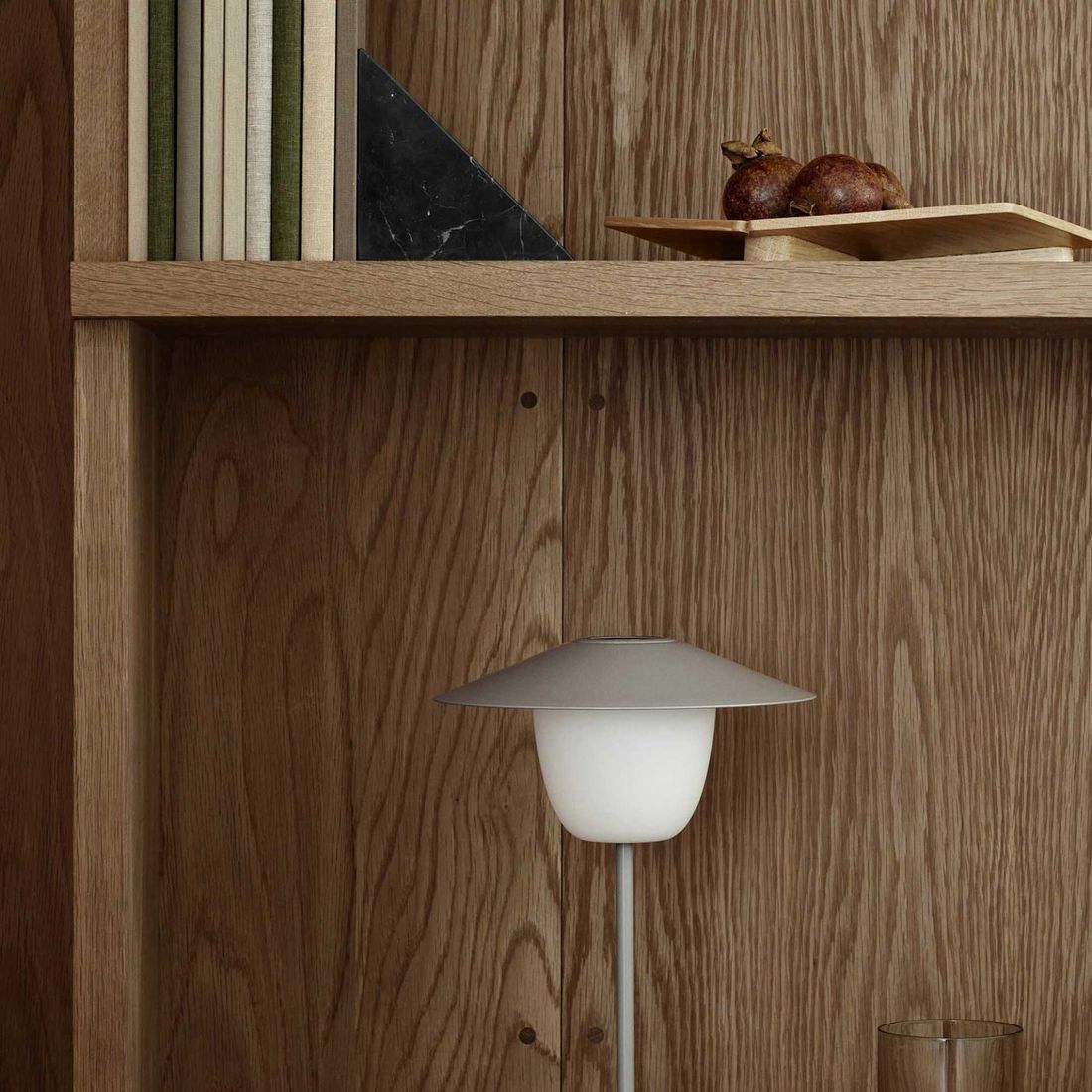 Bordlampe ute Ani Lamp large LED aluminium Ø34 cm - Blomus