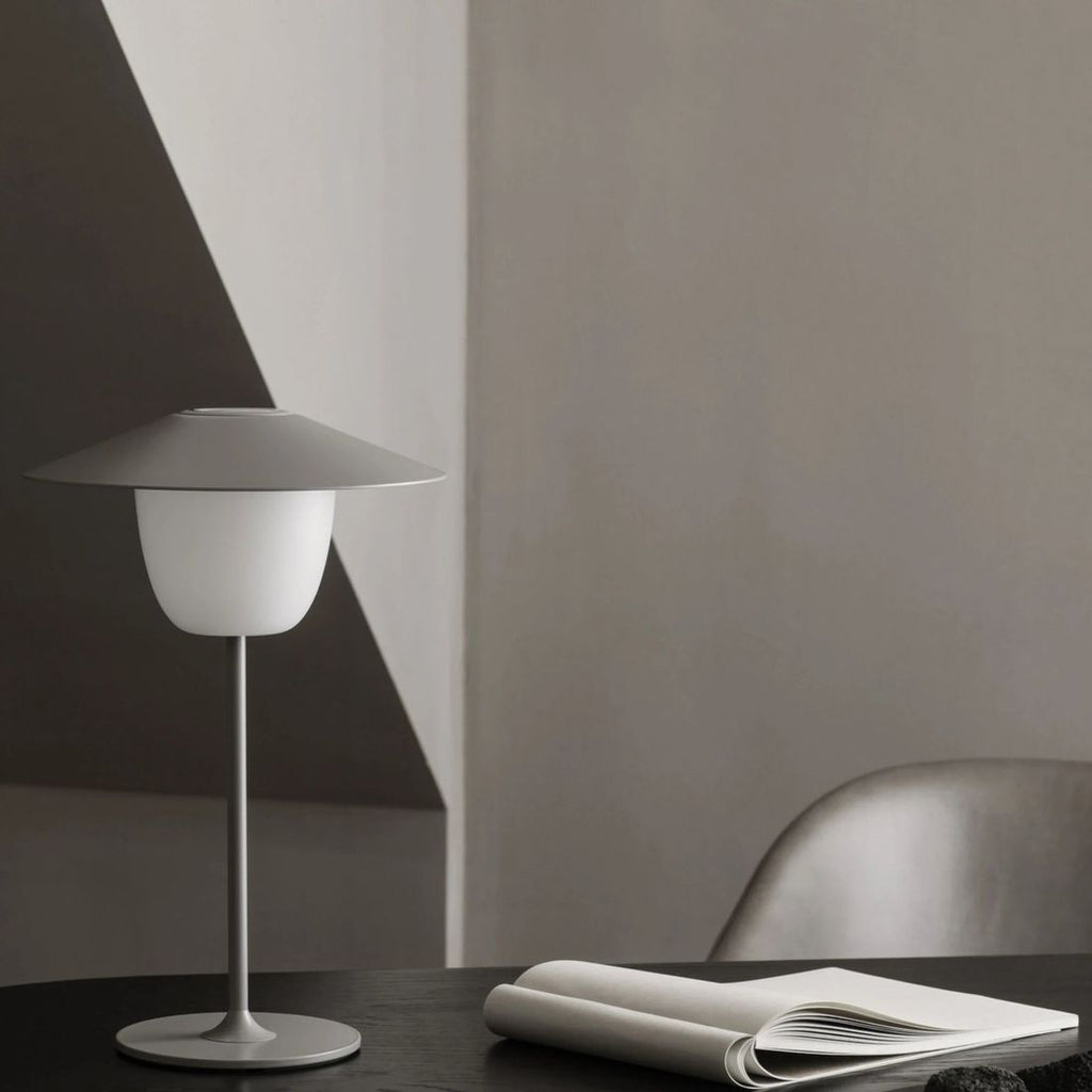 Bordlampe ute Ani Lamp LED aluminium Ø22 cm detalj av materiale