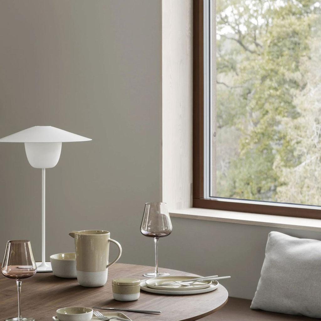 Sideprofil av bordlampe ute Ani Large LED aluminium Ø34 cm