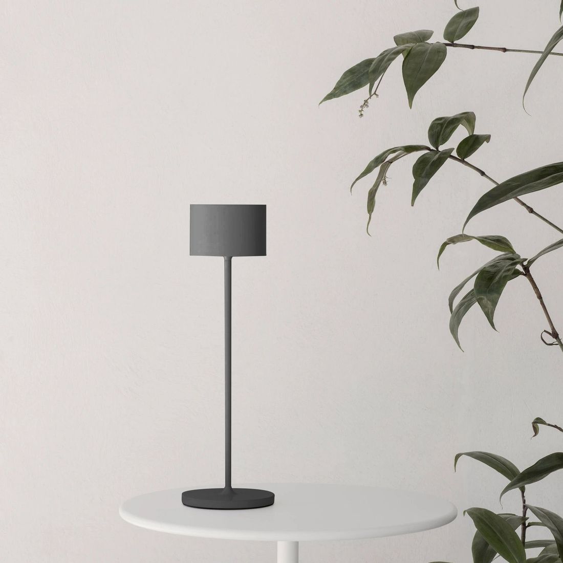 Bordlampe ute Farol Mobile LED 3.0 grå med varm grå farge