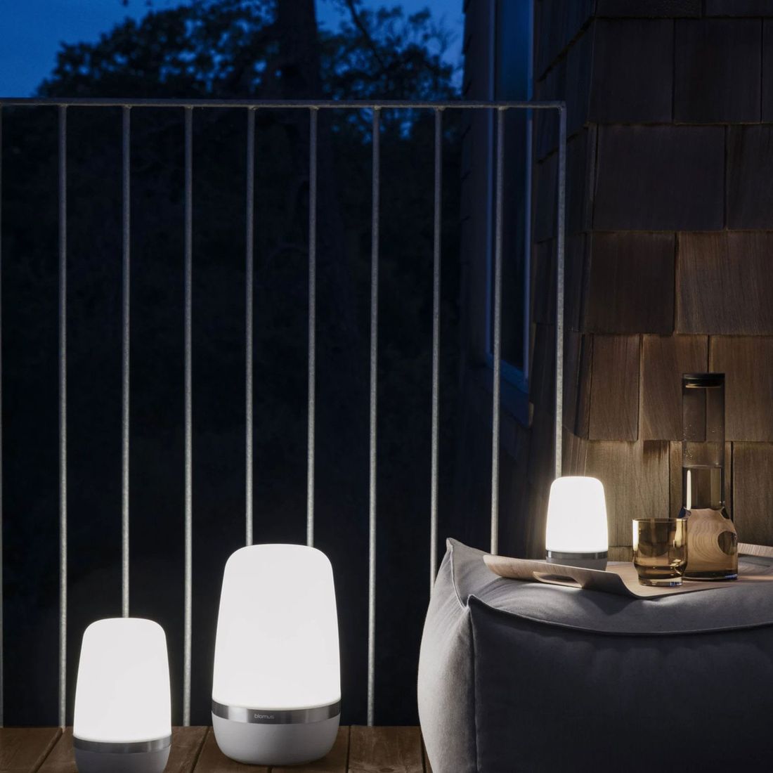 Bordlampe ute Spirit large aluminium Ø15 cm grå med lys på