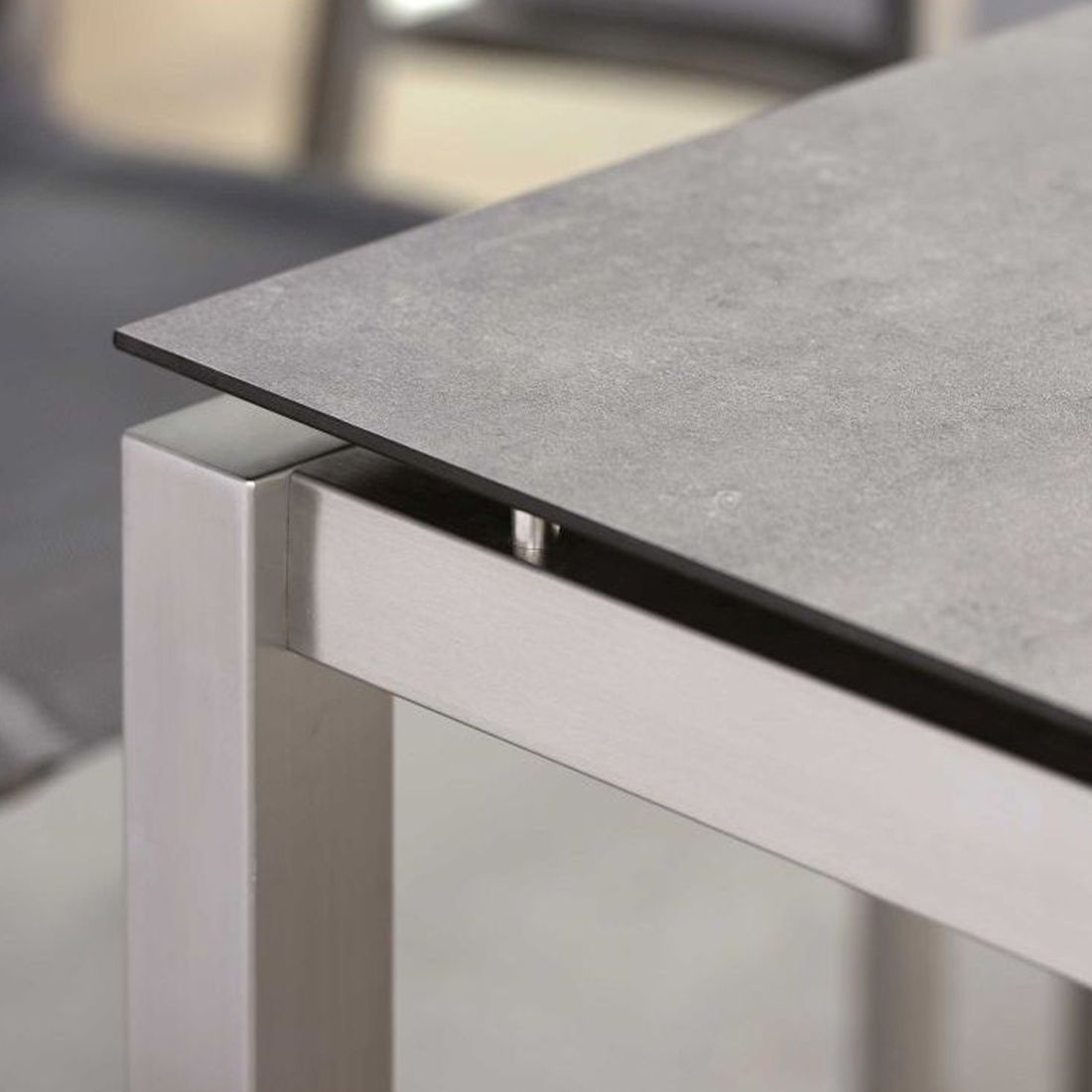 Montert bordplate 200x100 cm Silverstar 2.0 sement på bordramme