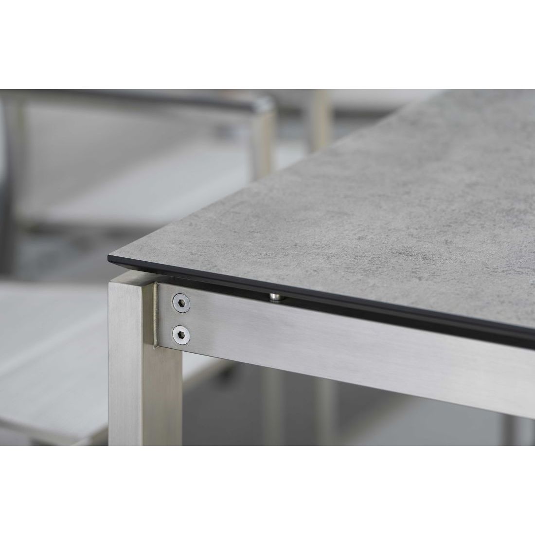Bordplate 200x100 cm Silverstar 2.0 sement i bruk på terrasse