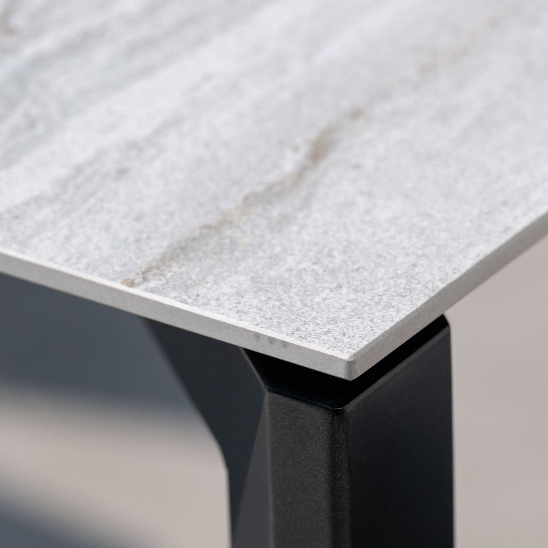 Montert Bordplate Dekton keramikk 160x90 cm grå - Stern i hage