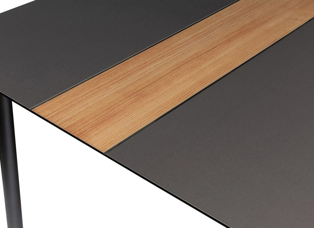 Detalj av overflaten på Bordplate HPL 250x97 cm mørkegrå teak-look