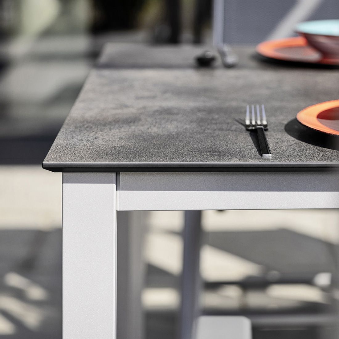 Detalj av bordplate HPL 95x95 cm antrasitt