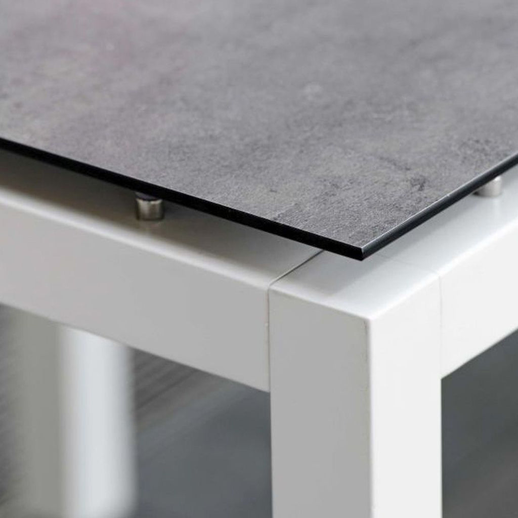 Nærbilde av bordplate Silverstar 2.0 250x100 cm sement overflate