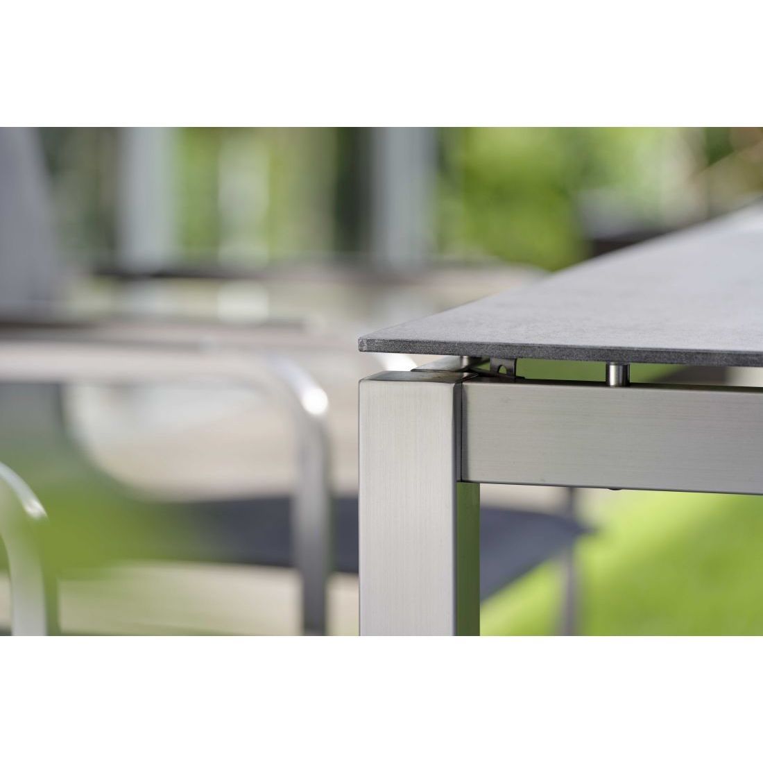 Bordunderstell rustfritt stål 160x90 cm firkantrør Stern på uteplass
