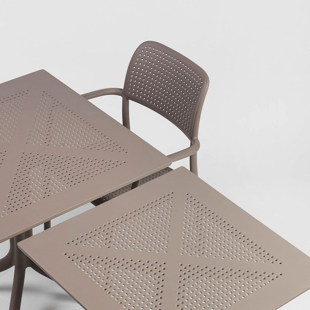 Stabelstol ute Bora med armlener plast 59x59 cm - Nardi