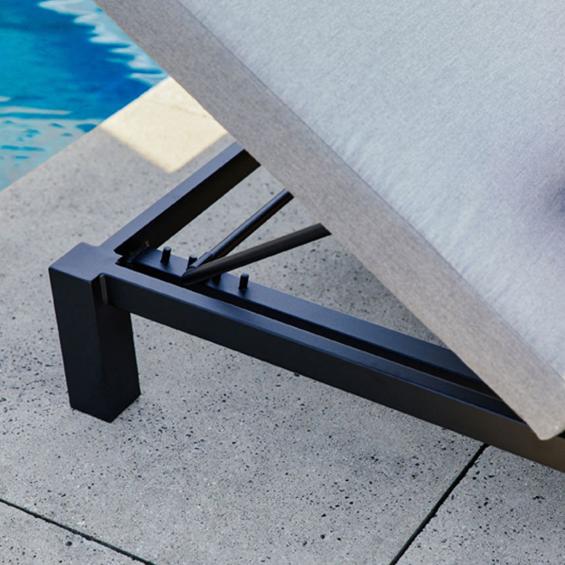 Daybed Eva justerbar aluminium Sunbrella nærbilde av ramme