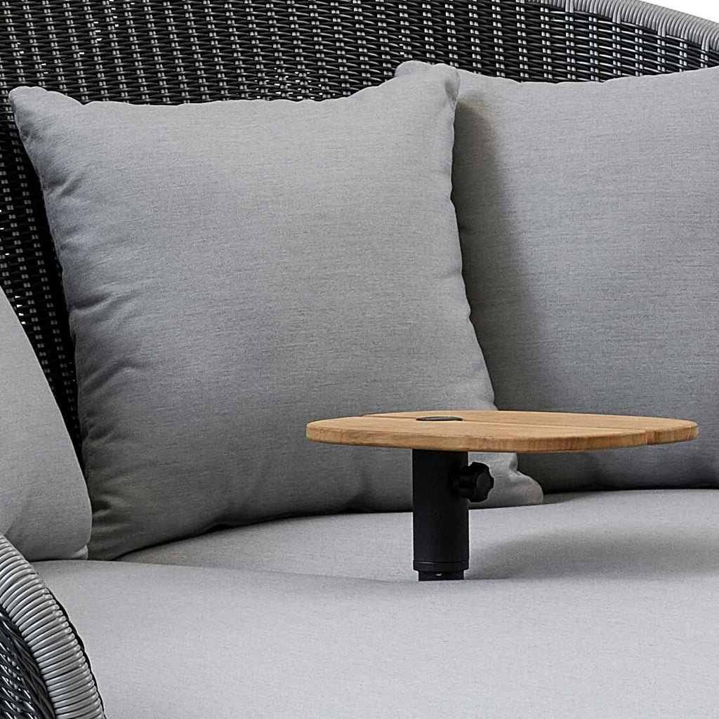 Daybed Peacock teak/aluminium/flettverk med bord - Cane-line