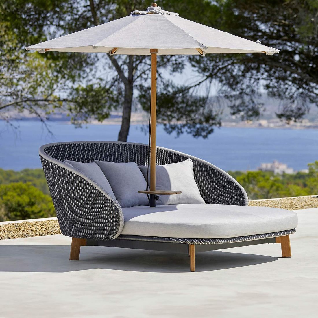 Daybed Peacock teak/aluminium/flettverk med bord - Cane-line