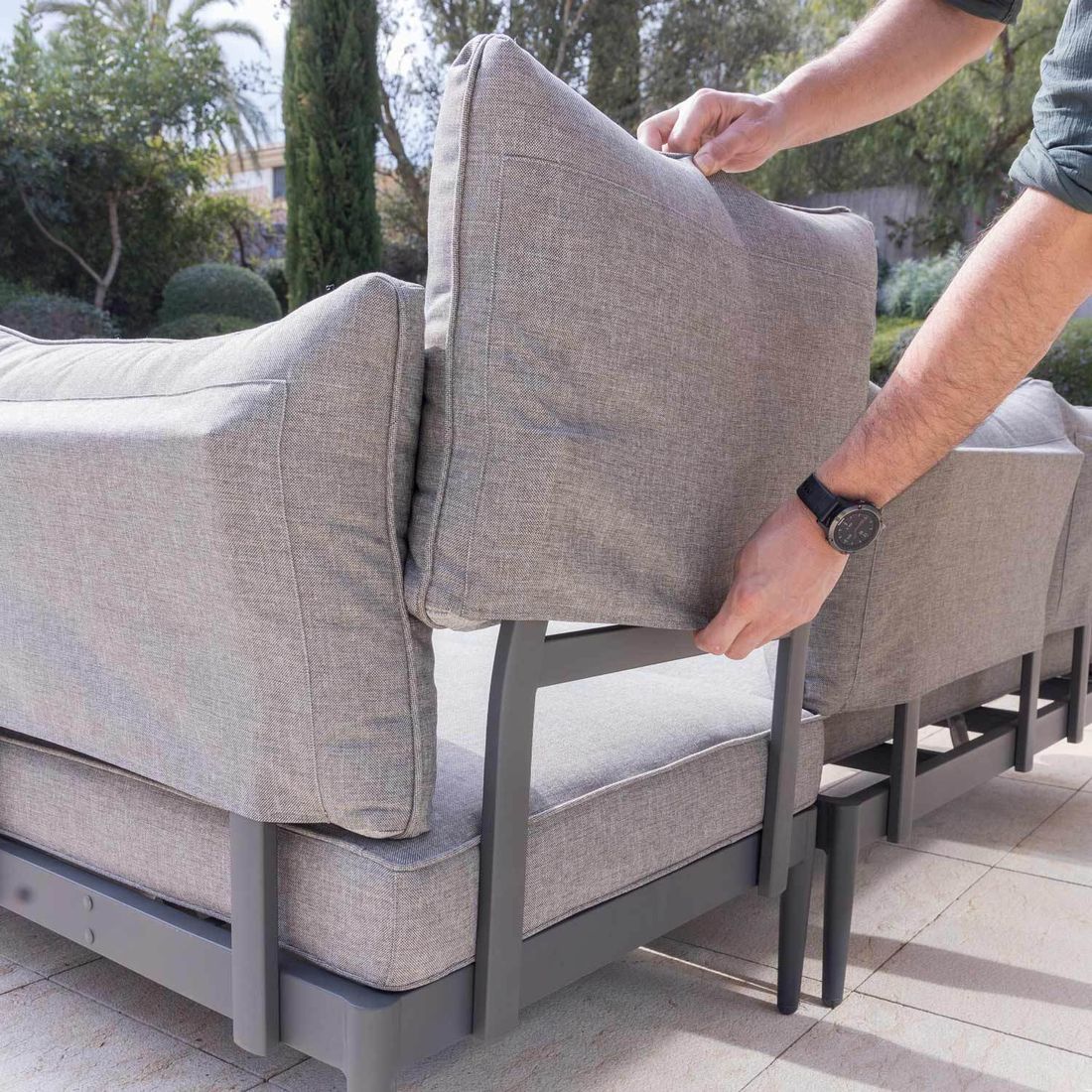 Daybed Topaz XL aluminium/olefin 130x158 cm polstring detalj