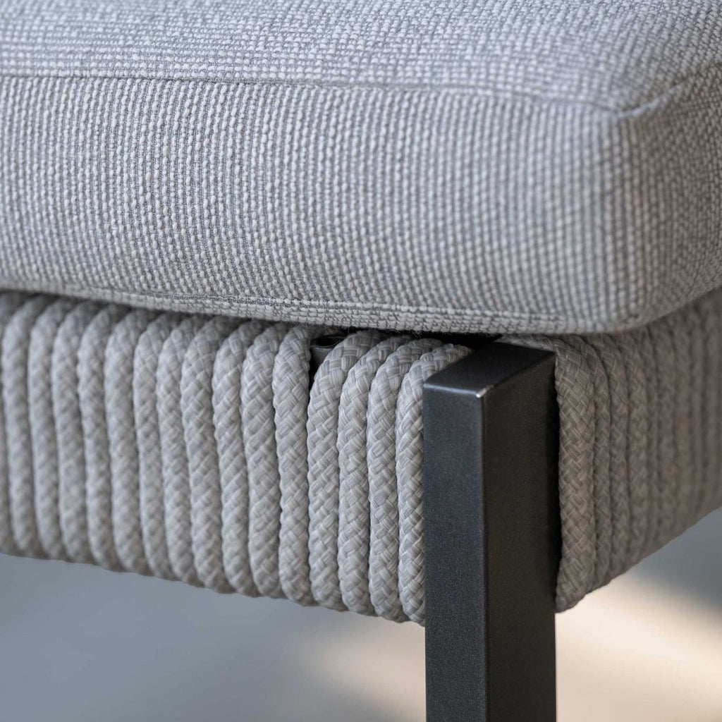 Detalj av aluminiumsramme på Hagesofa Tammo aluminium tau 110 cm