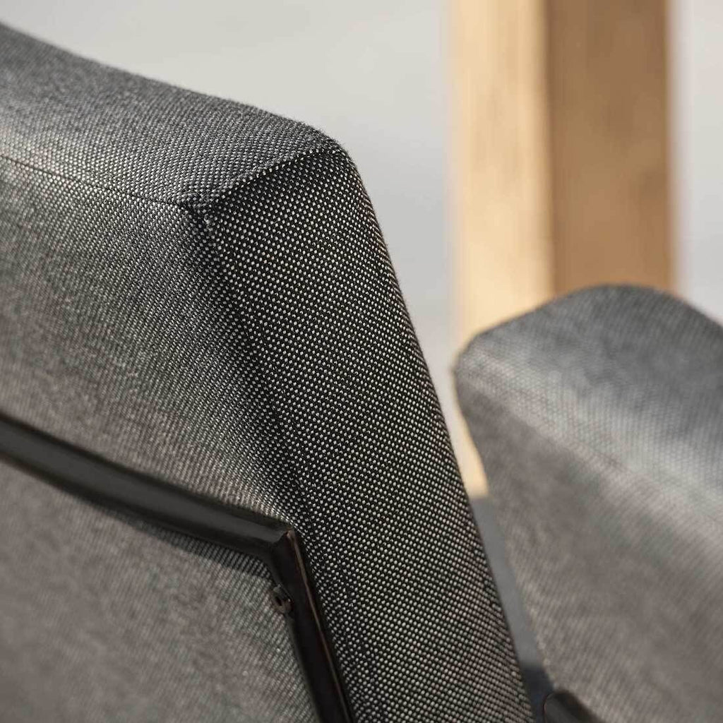 Detalj av stolens ramme i rustfritt stål på Hagestol Mia Dining rustfritt stål/utestoff