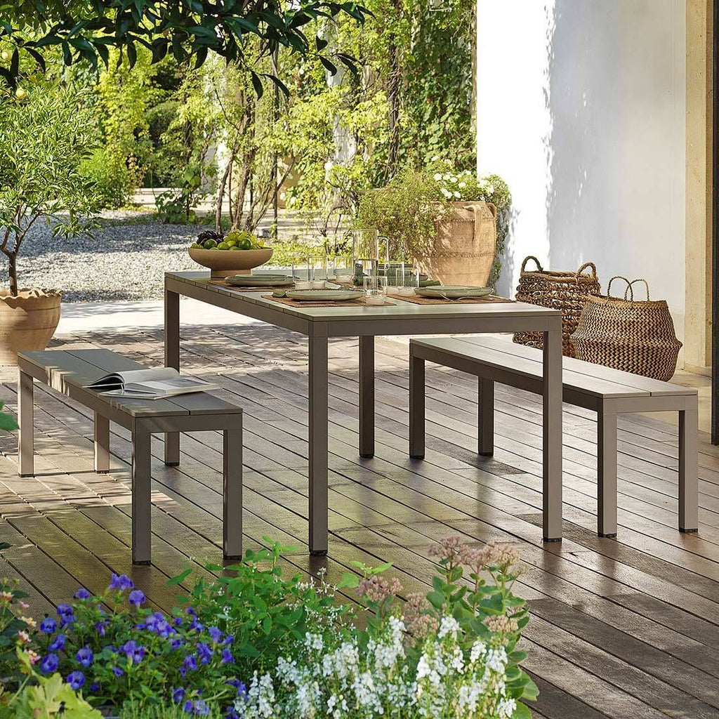 Detalj av spisesett ute Rio 6 plasser aluminium 210/280x100 cm