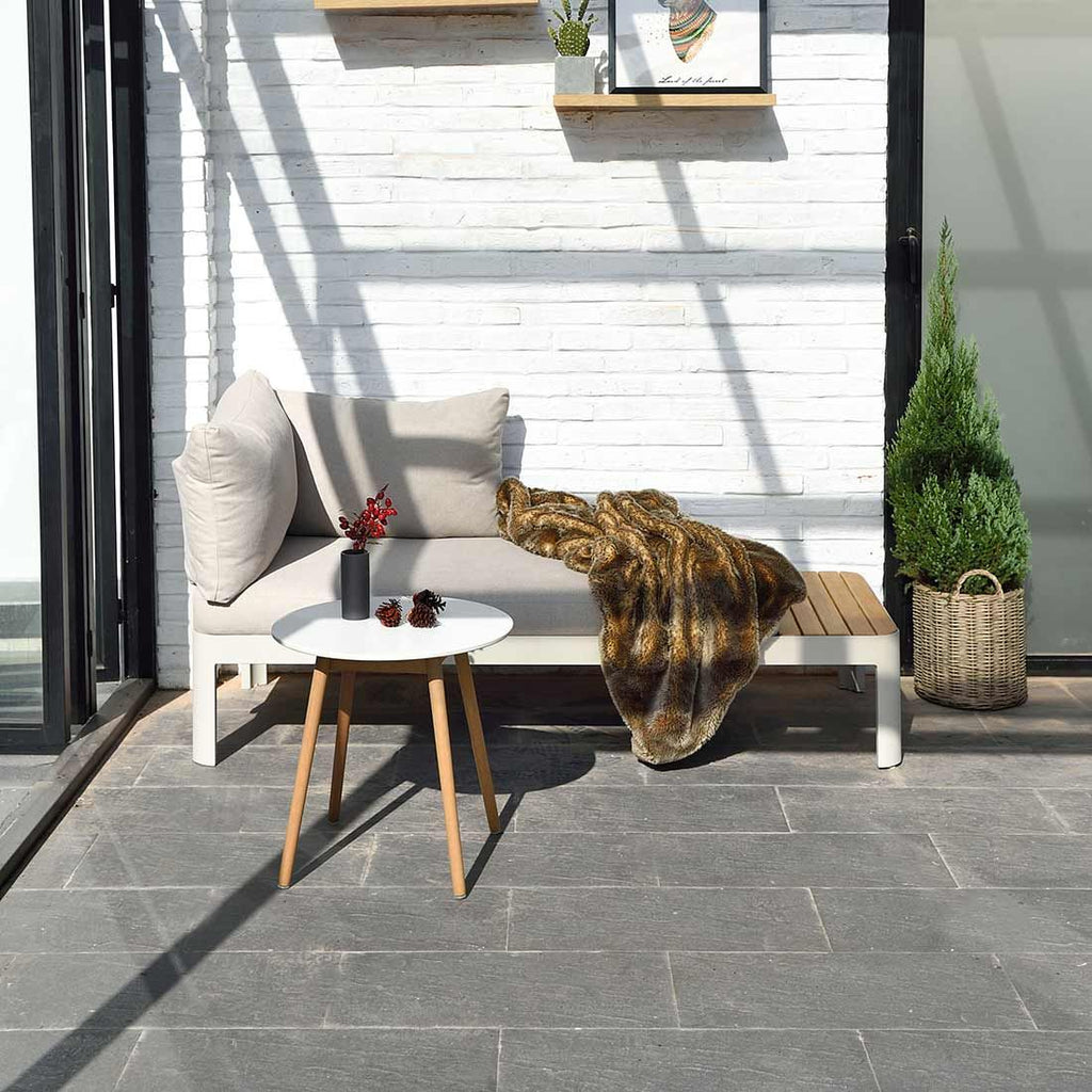 Endemodul lounge Portals aluminium olefin montert på terrasse