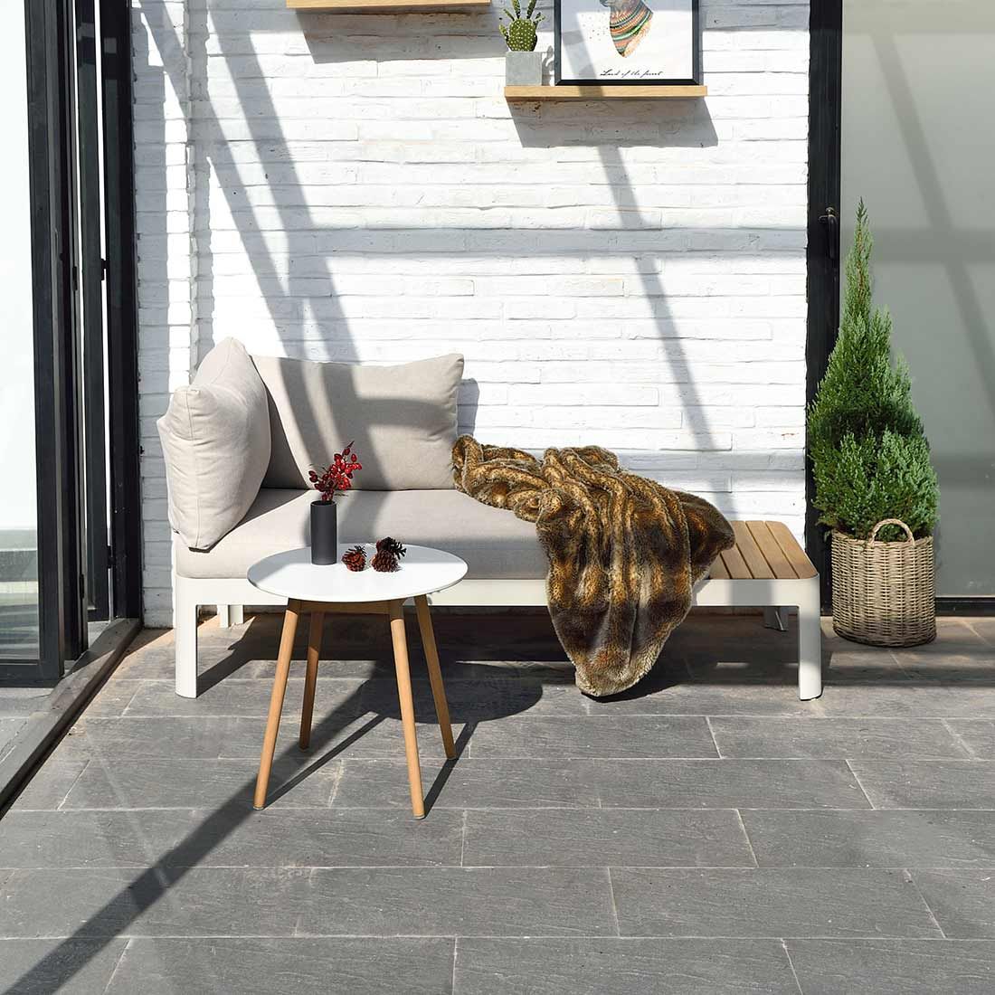 Endemodul lounge Portals aluminium olefin montert på terrasse
