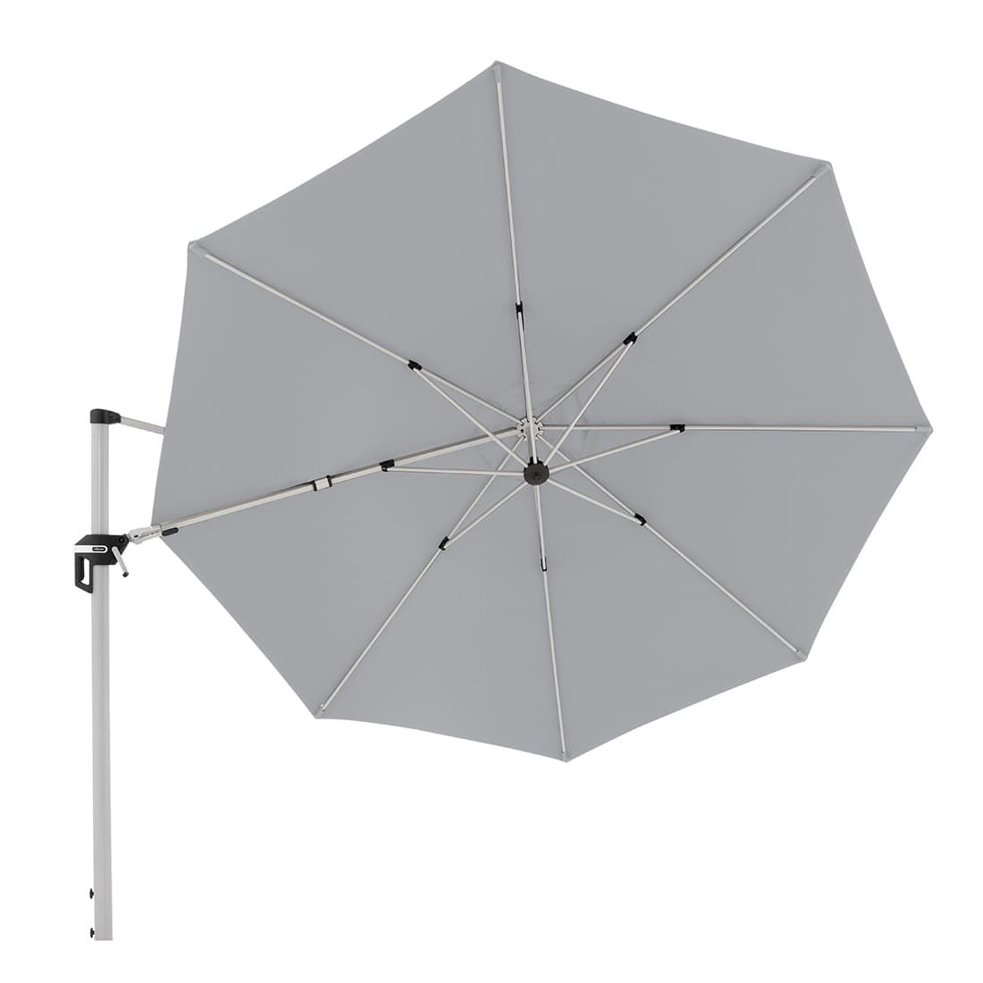 Fritthengende parasoll Active Ø370cm lysgrå polyester montert i hage