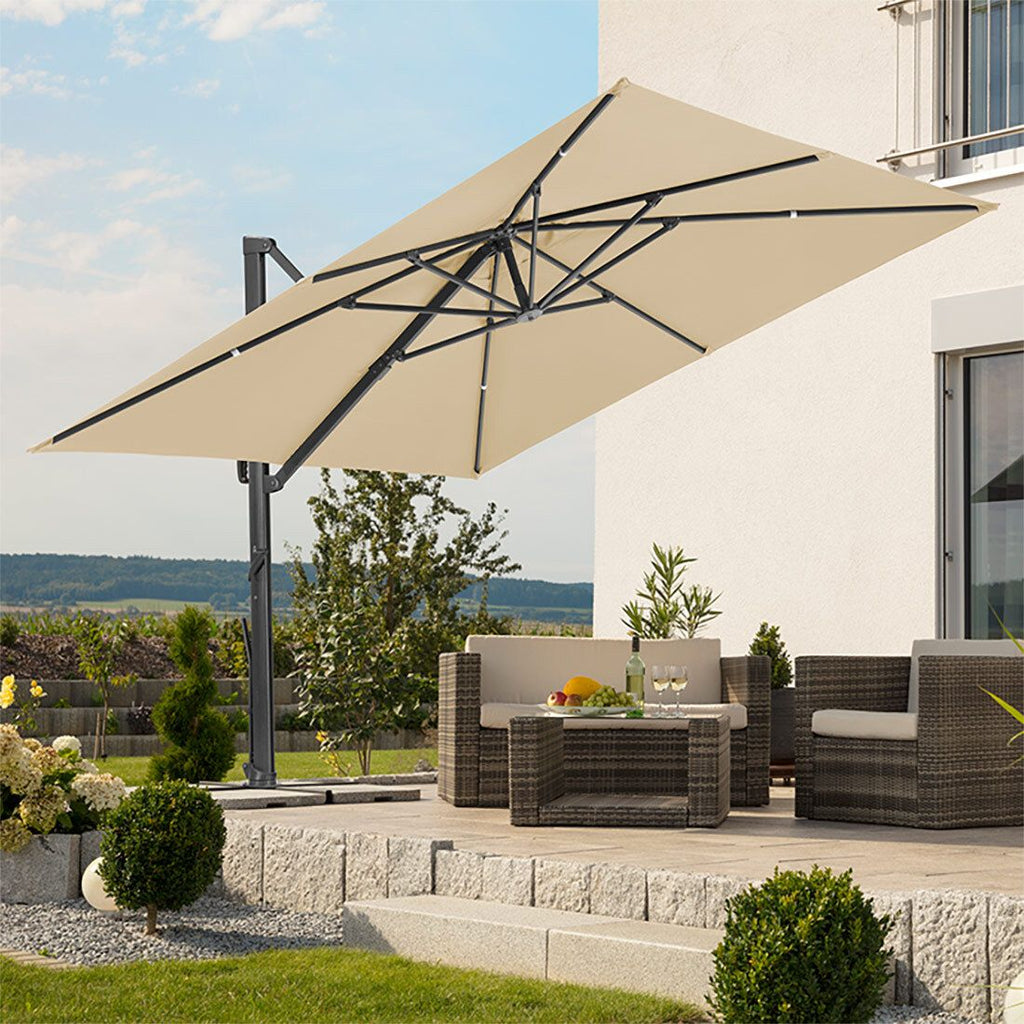 Fritthengende parasoll Rhodos Smart 300x300cm natur montert på terrasse