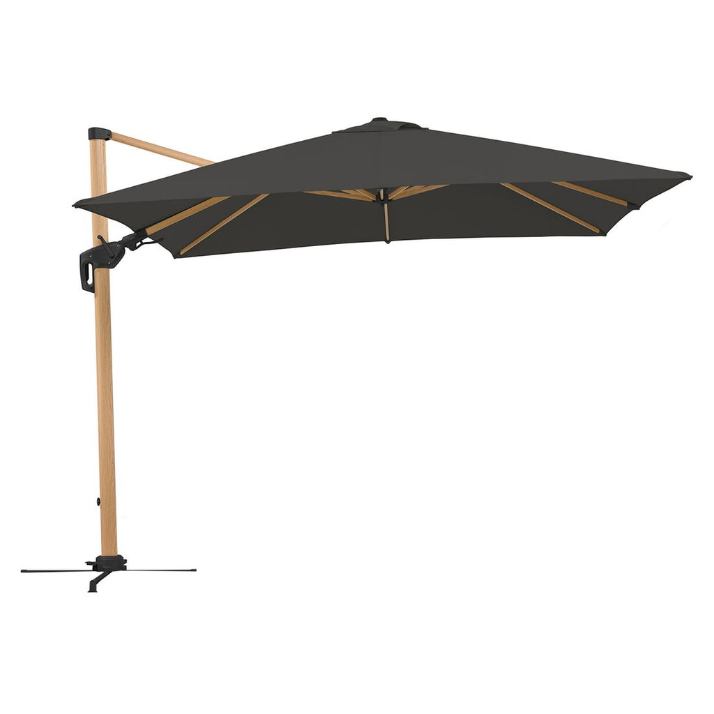Montert fritthengende parasoll Rhodos Twist-Woody 300x300cm i hage