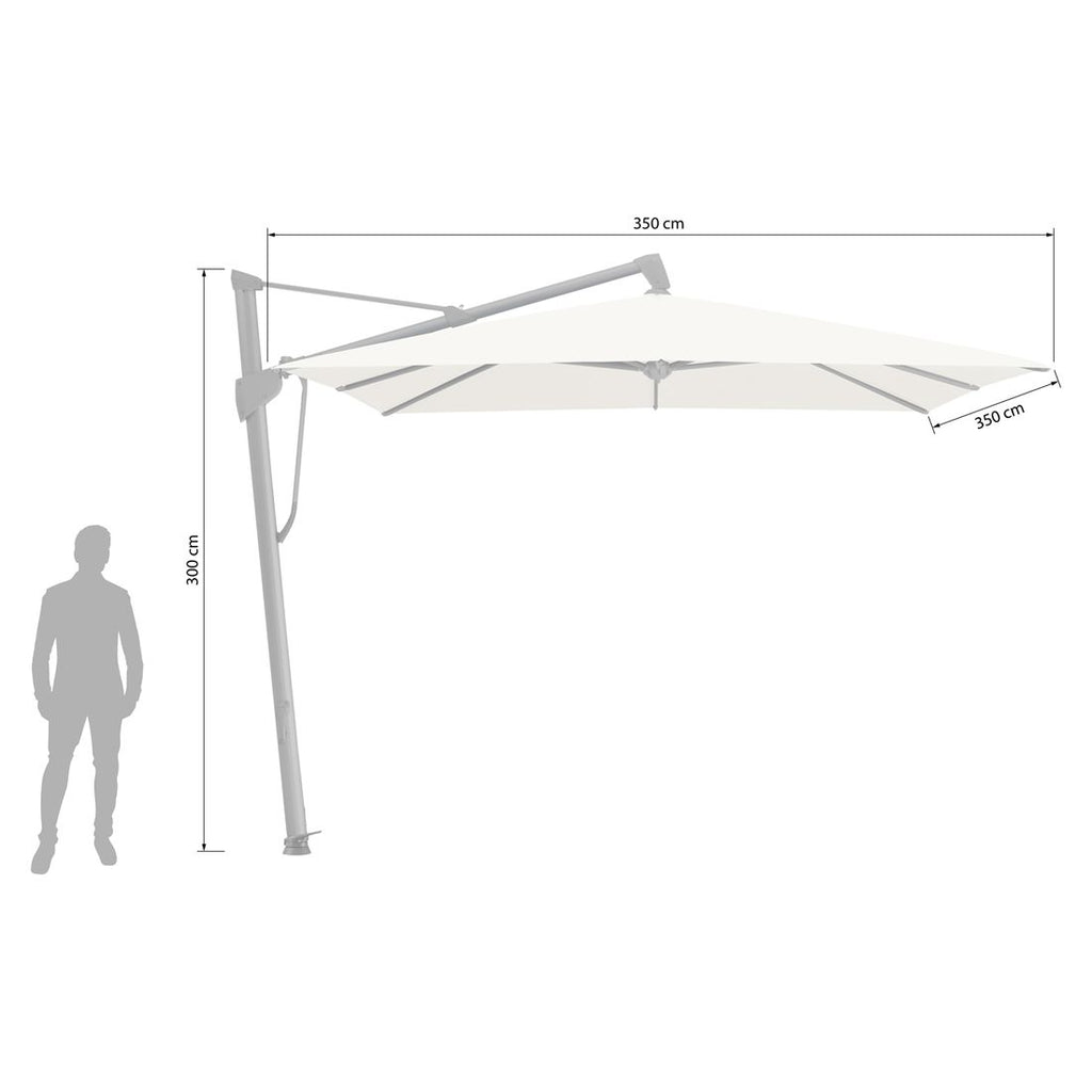 Montert fritthengende parasoll Sombrano S+ 350x350 cm i hage