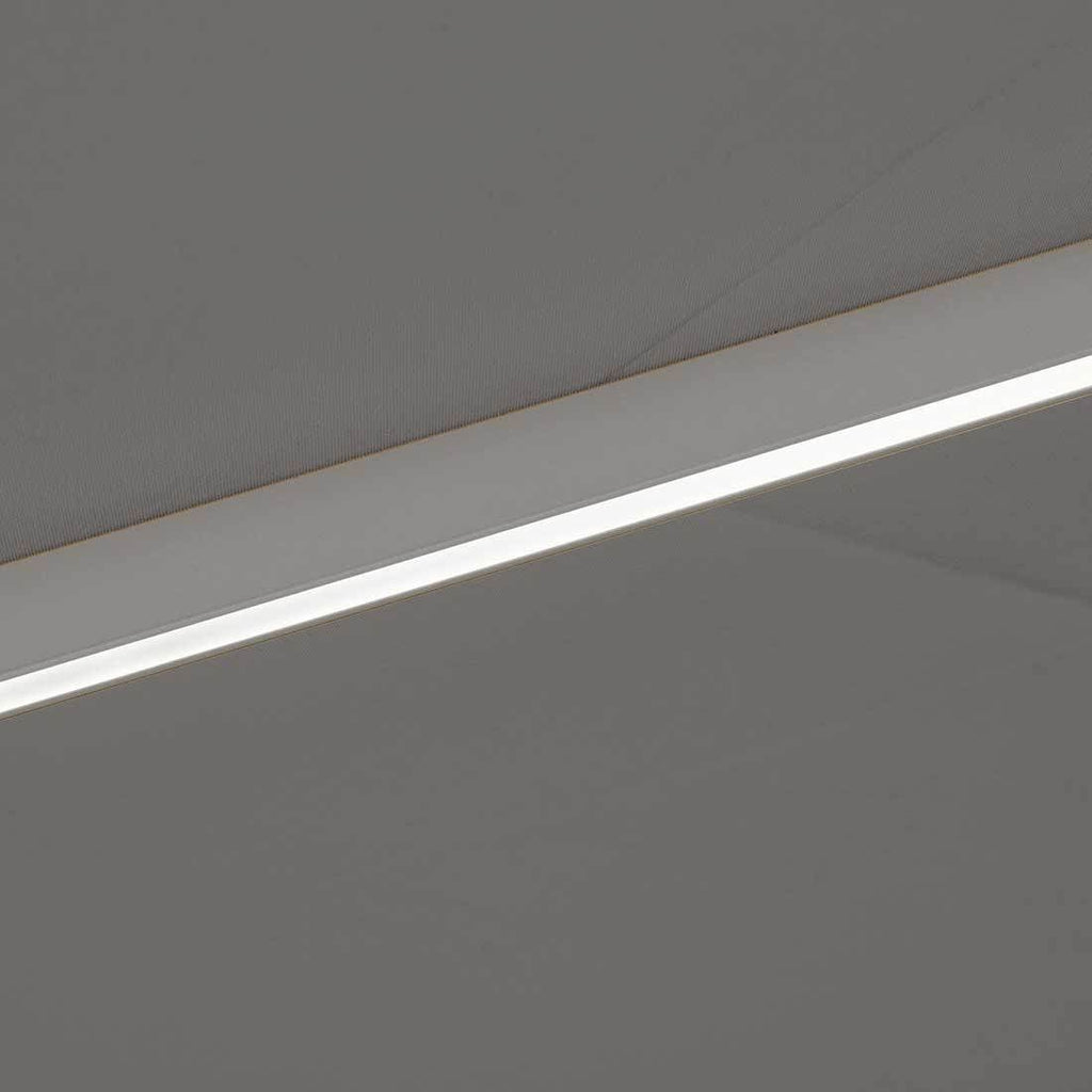 Fritthengende parasoll Varioflex Solar LED 300x300cm i vinklet posisjon