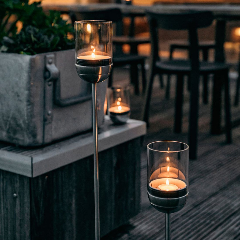 Gulvlampe ute Gravity Candle rustfritt stål 130 cm - höfats montert i hage