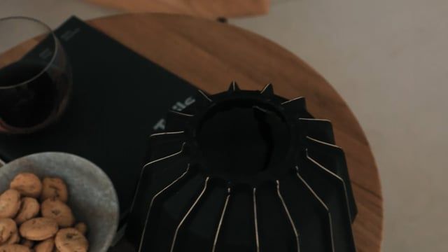 Gyngestol ute Chill aluminium/akryl med teak - Solpuri forfra