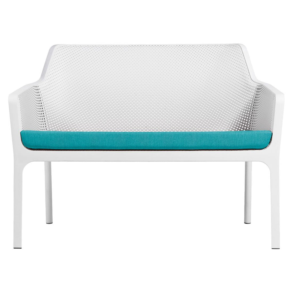 Hagebenk Net plast stabelbar 116 cm hvit - Nardi montert på terrasse