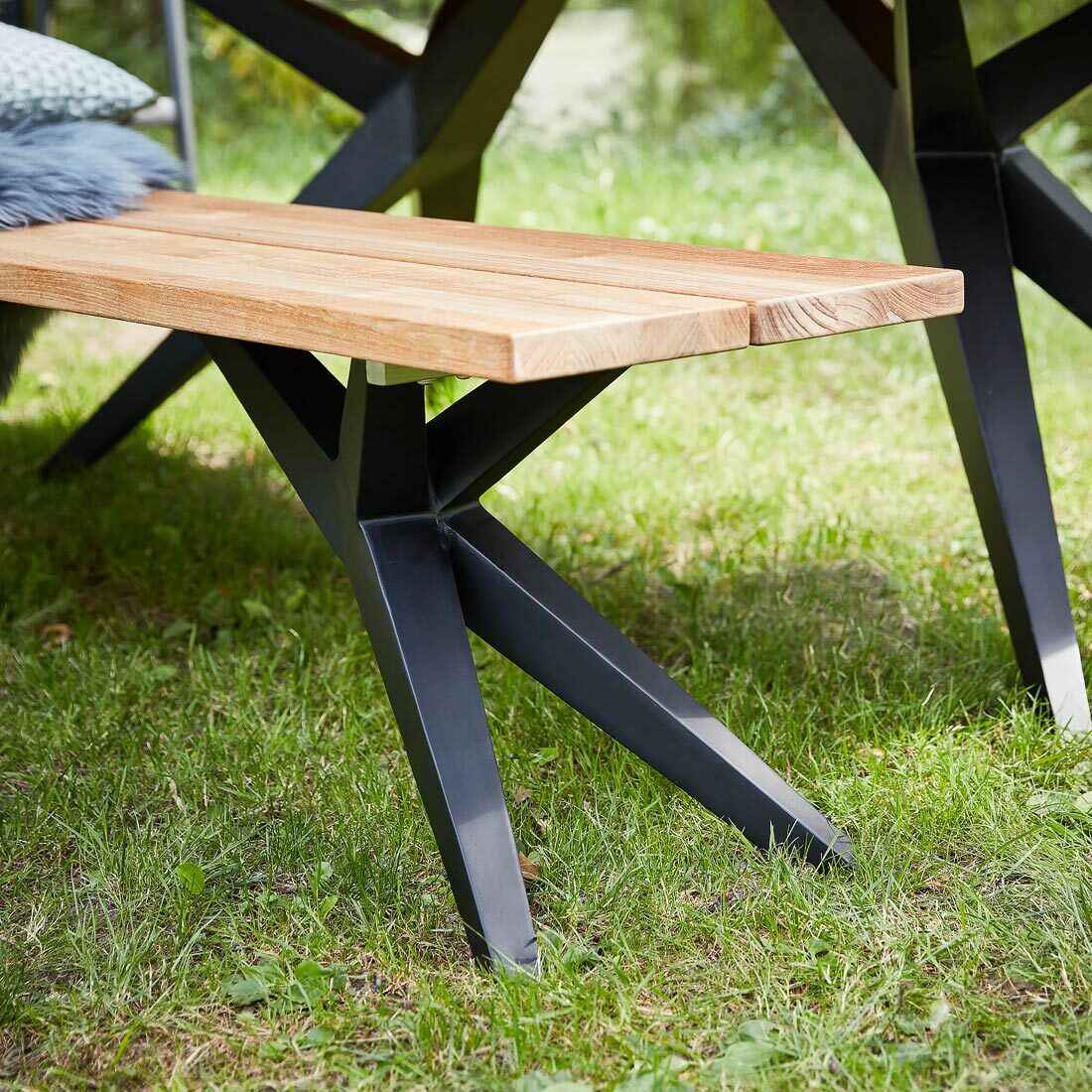 Montert Hagebenk Rotterdam rustfritt stål/resirkulert teak 280 cm på terrasse