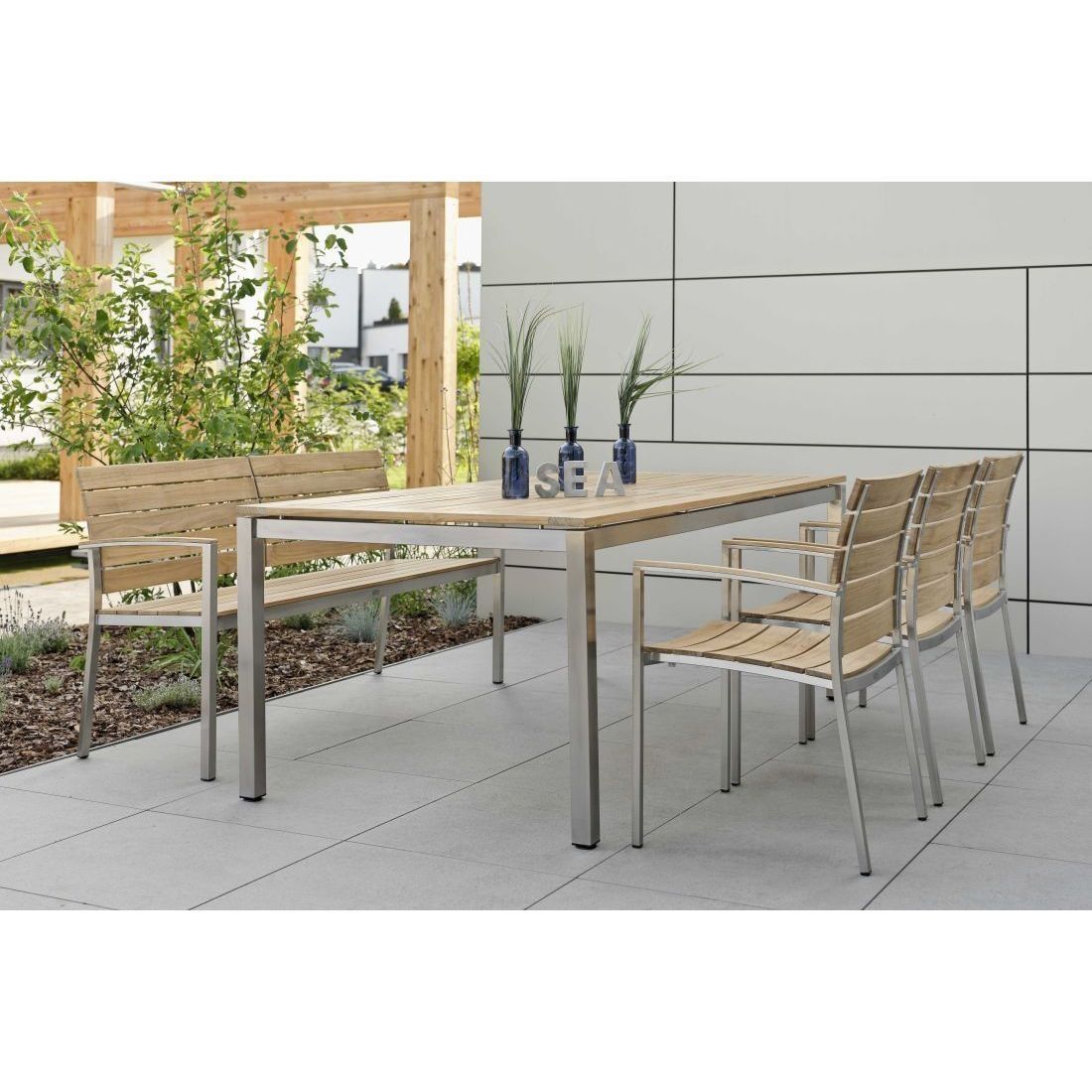 Detalj av teaksete på Hagebenk Savona rustfritt stål og teak 160 cm