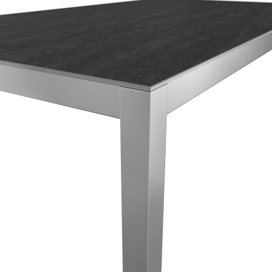 Utsnitt av bordben på Hagebord 160x90 cm aluminium/Dekton keramikk - OUTLIV